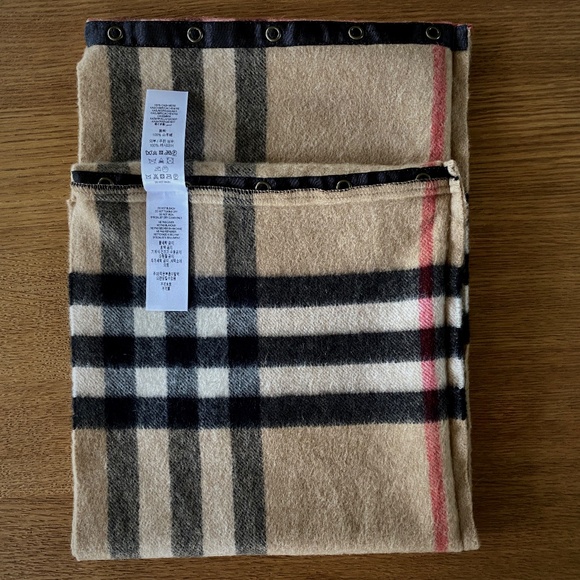 Burberry Kids Check Double Layer Cashmere Snood With Snap Button Closure - Picture 9 of 10
